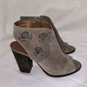 Lucky Brand Size 10 Listana Suede Embroidered Peep Toe Bootie Heels